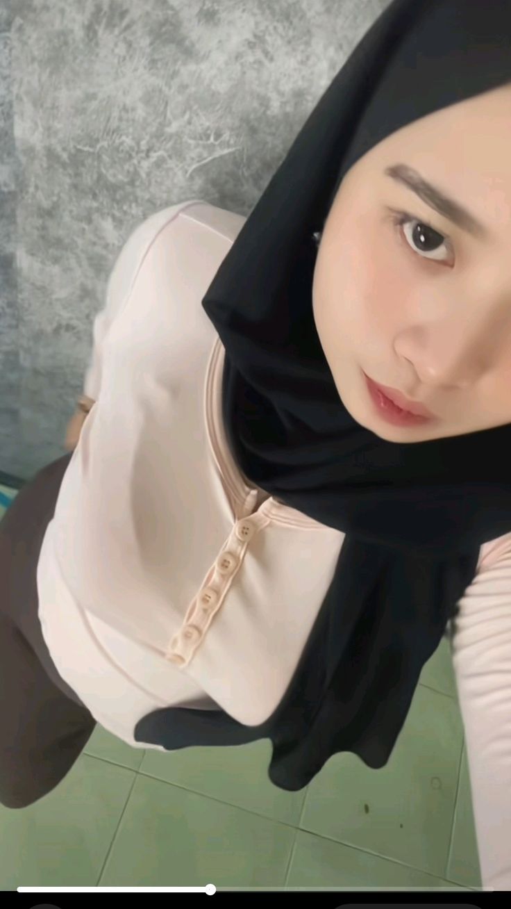 Abg Viral Terbaru 2025 Bibirmu Menarikku Seperti Gravitasi Abg Hijab Indonesia 2025 Viral